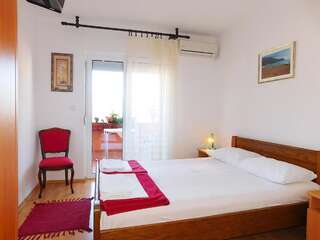 Гостевой дом Guest House Villa Jovana Будва Двухместный номер с 1 кроватью и балконом, вид на море-1